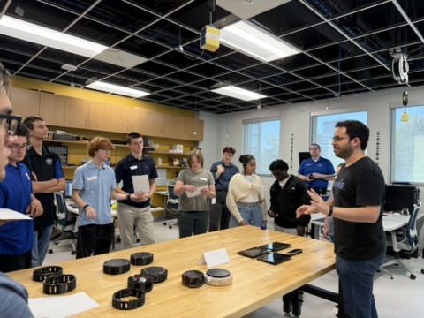 Volunteer (Mentor, Subject Matter Expert) 7 9520A3B0 4423 4627 B326 BAF88A899BE8 4 5005 c - Science Coach