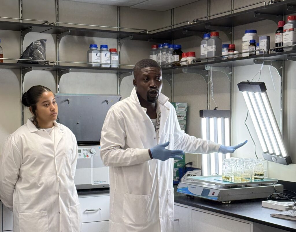 Volunteer (Mentor, Subject Matter Expert) 2 C24CE5B5 1EE4 4646 B67B 5E813CC38313 1 102 a 1 - Science Coach